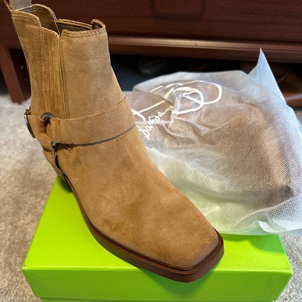 NWT never worn Sam Edelman Canel Suede Booties